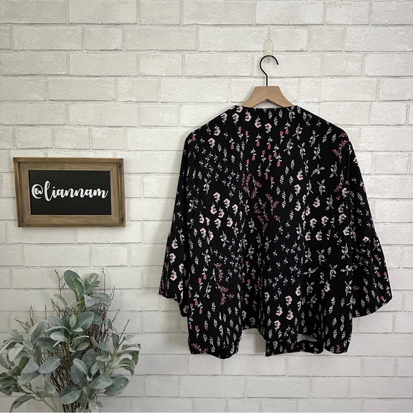 LANE BRYANT Black Flowered Open Bell Sleeve Blazer - Picture 6 of 9